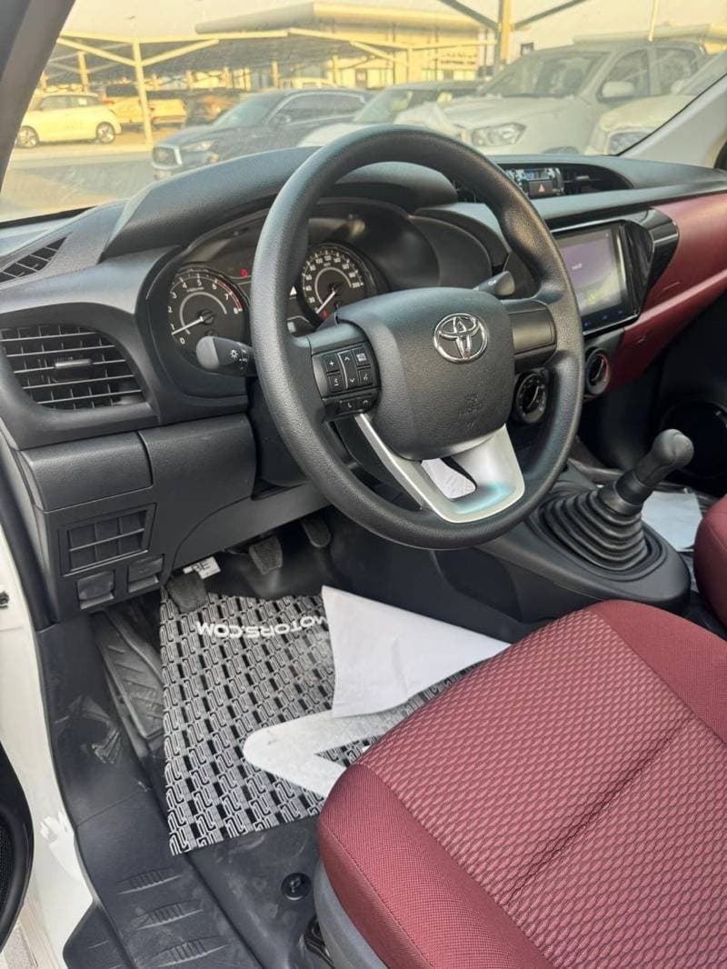 2026 Toyota Hilux GL thumbnail 8