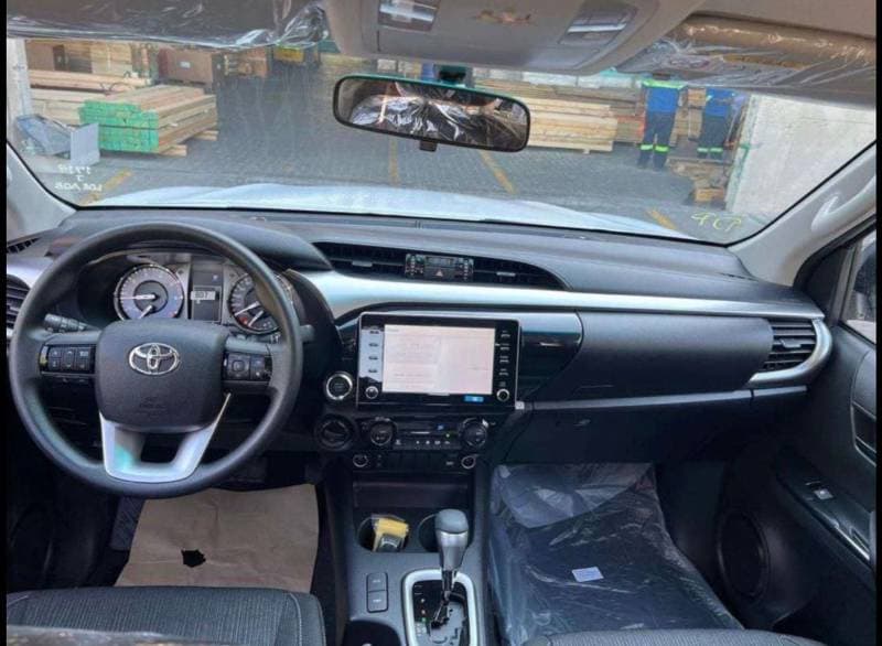 2025 Toyota Hilux SGLX thumbnail 5