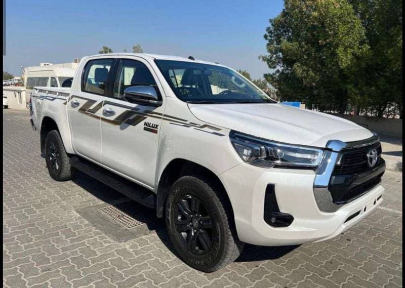 2025 Toyota Hilux SGLX thumbnail 3