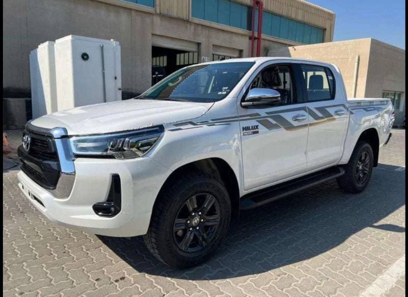 2025 Toyota Hilux SGLX thumbnail 2