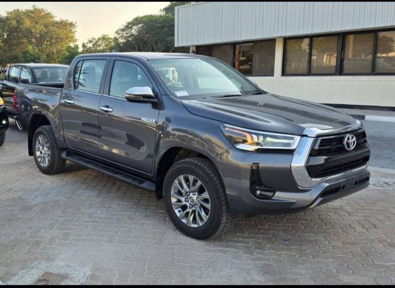 2025 Toyota Hilux SGLX