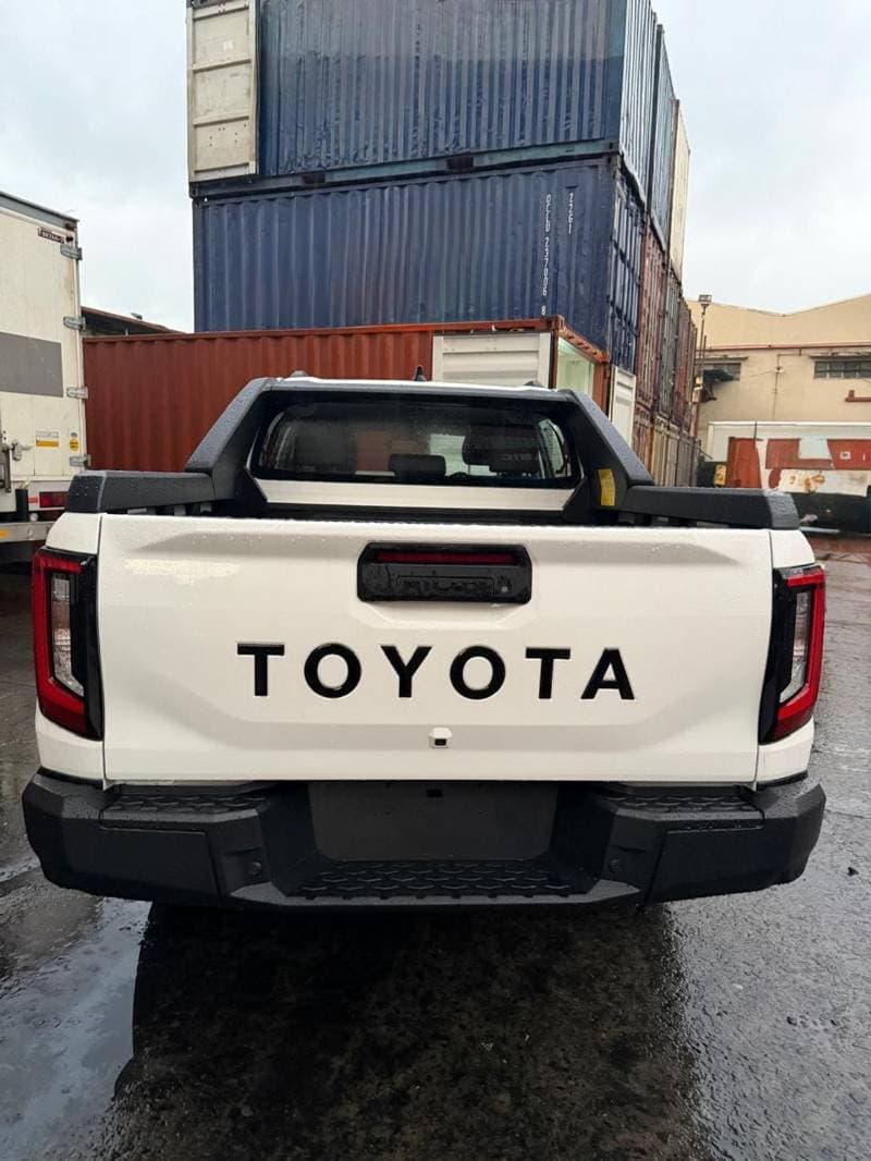 2026 Toyota Hilux ADVENTURE thumbnail 4