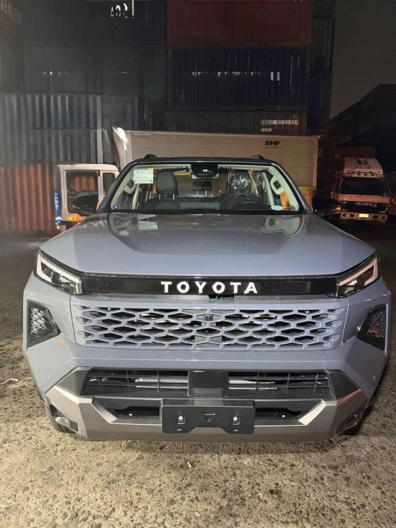 2026 Toyota Hilux ADVENTURE thumbnail 6