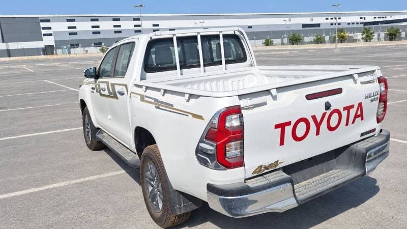 2025 Toyota Hilux SGLX thumbnail 5