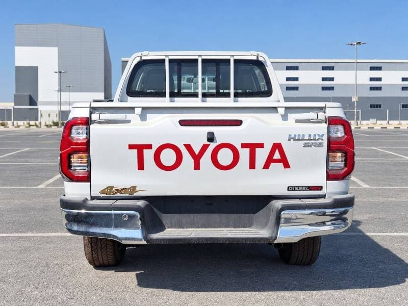 2025 Toyota Hilux SGLX thumbnail 2