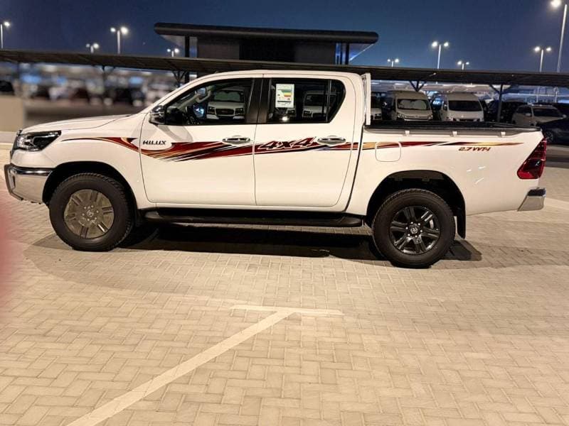 2026 Toyota Hilux GLX thumbnail 7