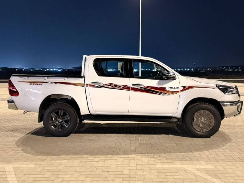 2026 Toyota Hilux GLX thumbnail 4