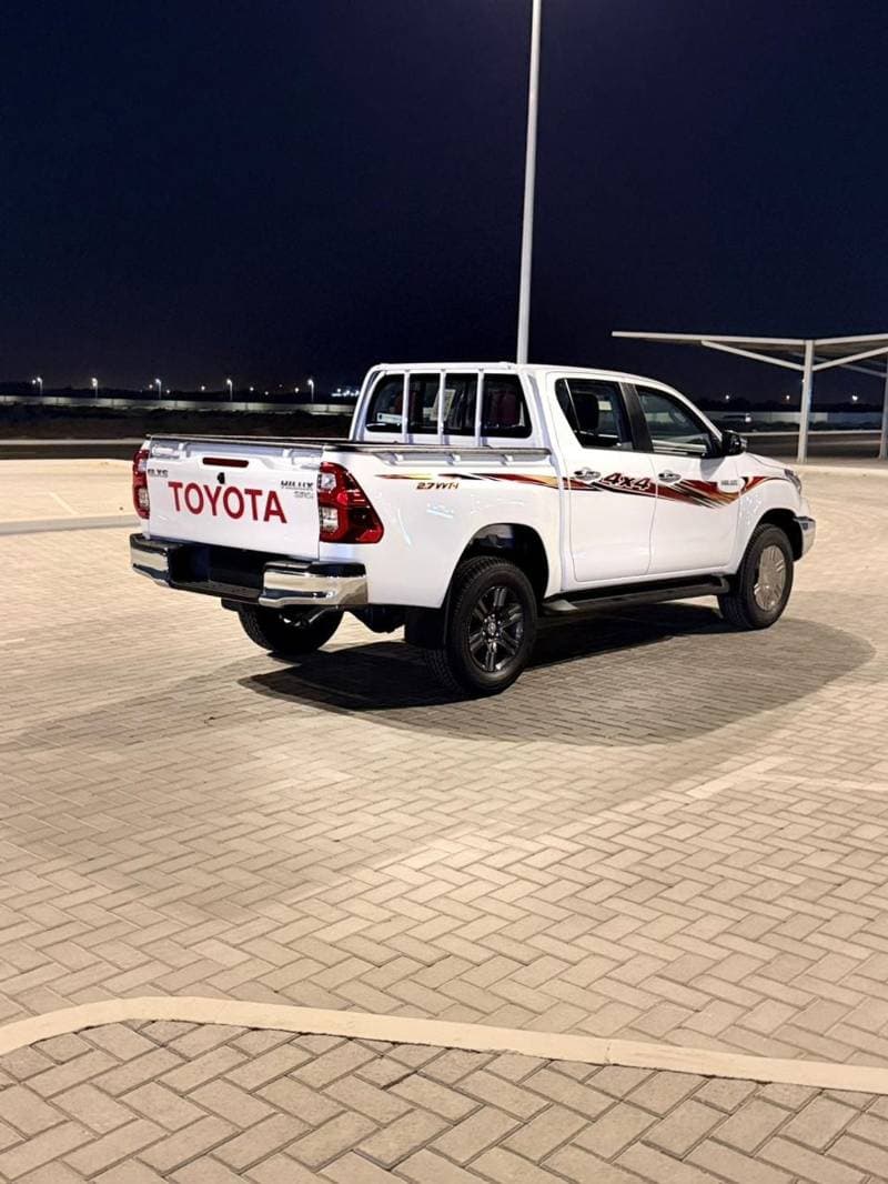 2026 Toyota Hilux GLX thumbnail 6