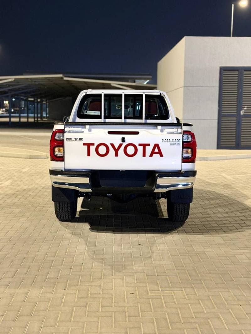 2026 Toyota Hilux GLX thumbnail 8
