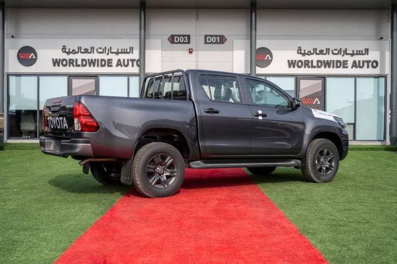 2025 Toyota Hilux GL thumbnail 3