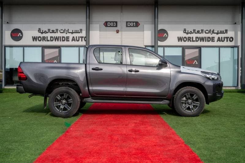 2025 Toyota Hilux GL thumbnail 2