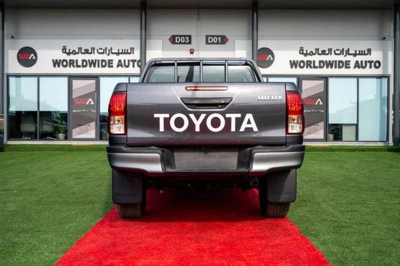 2025 Toyota Hilux GL thumbnail 4