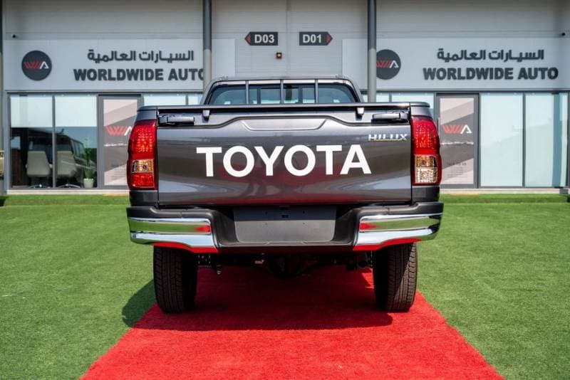 2026 Toyota Hilux 2.4 DIESEL 4x4 SINGLE CABIN 2026 MODEL GCC thumbnail 4