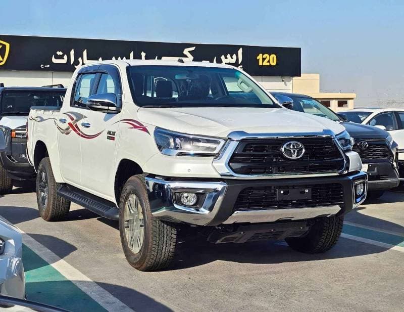 2026 Toyota Hilux SR5 thumbnail 3