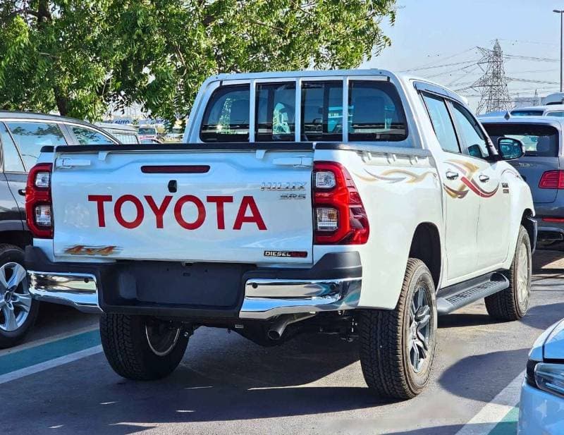 2026 Toyota Hilux SR5 thumbnail 5