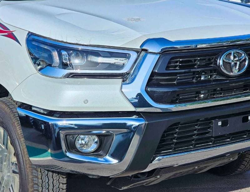 2026 Toyota Hilux SR5 thumbnail 7