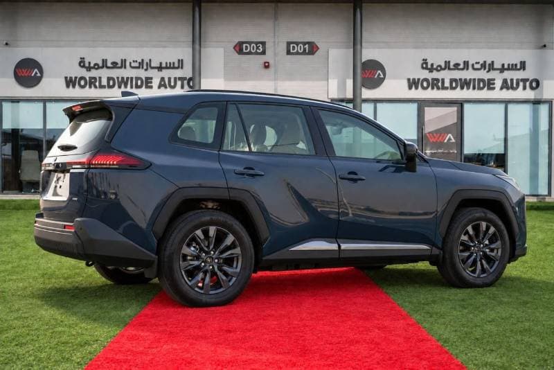 2026 Toyota RAV4 XLE thumbnail 5