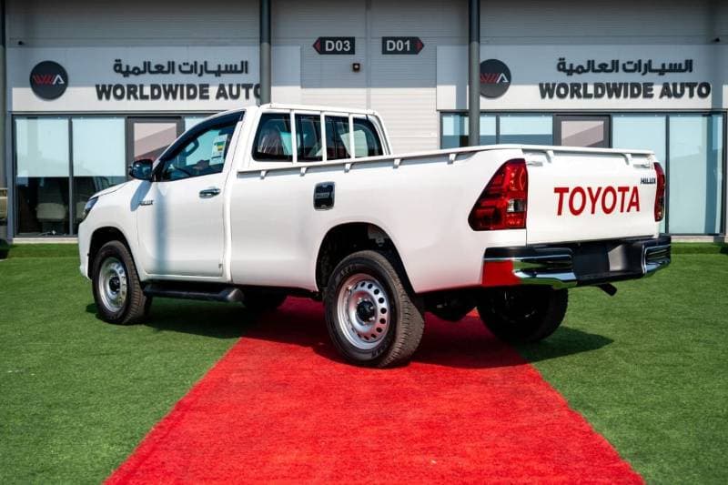 2026 Toyota Hilux thumbnail 4