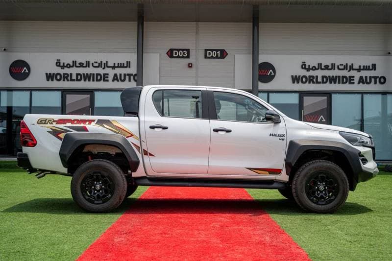 2025 Toyota Hilux GR SPORT thumbnail 3