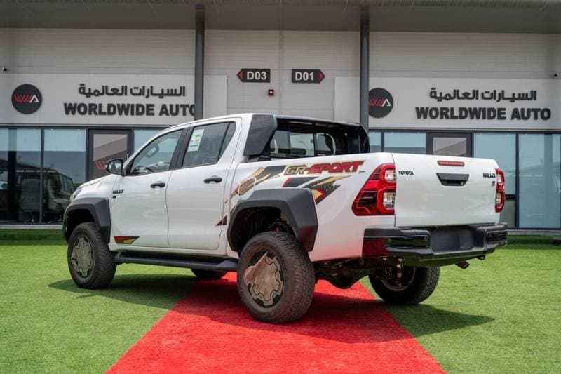 2025 Toyota Hilux GR SPORT thumbnail 6