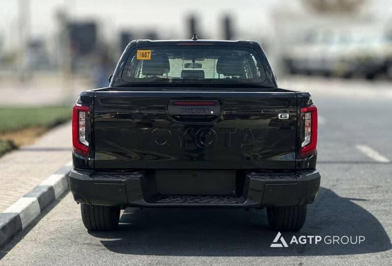 2027 Toyota Hilux GL thumbnail 3