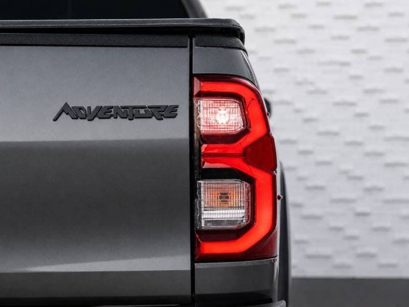2023 Toyota Hilux ADVENTURE thumbnail 8
