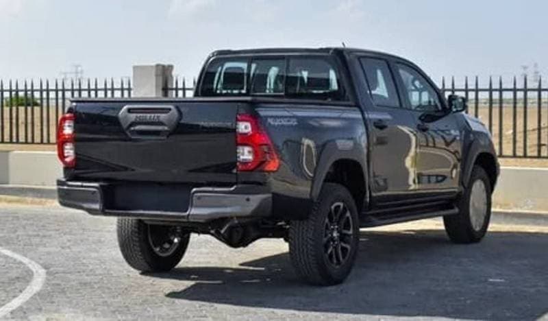 2025 Toyota Hilux ADVENTURE thumbnail 3