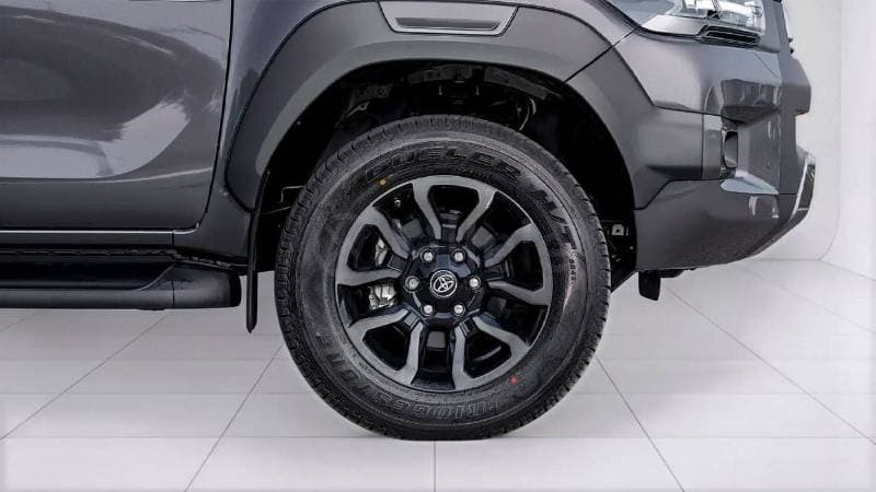 2026 Toyota Hilux ADVENTURE thumbnail 5