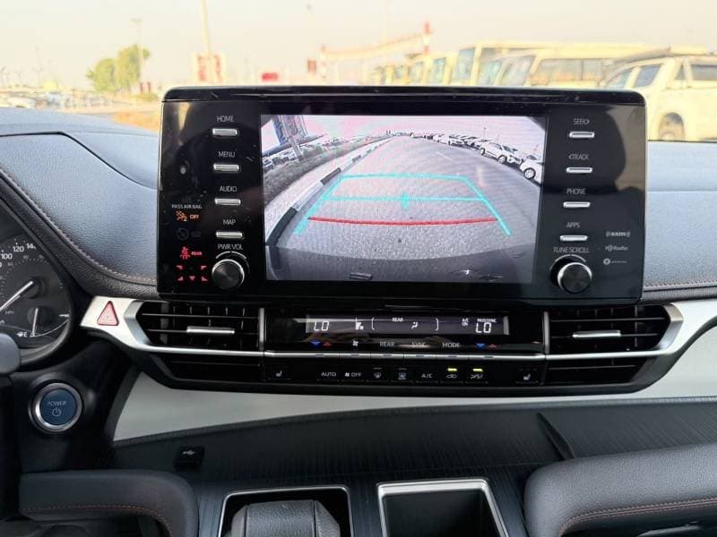 2023 Toyota Sienna XLE thumbnail 8