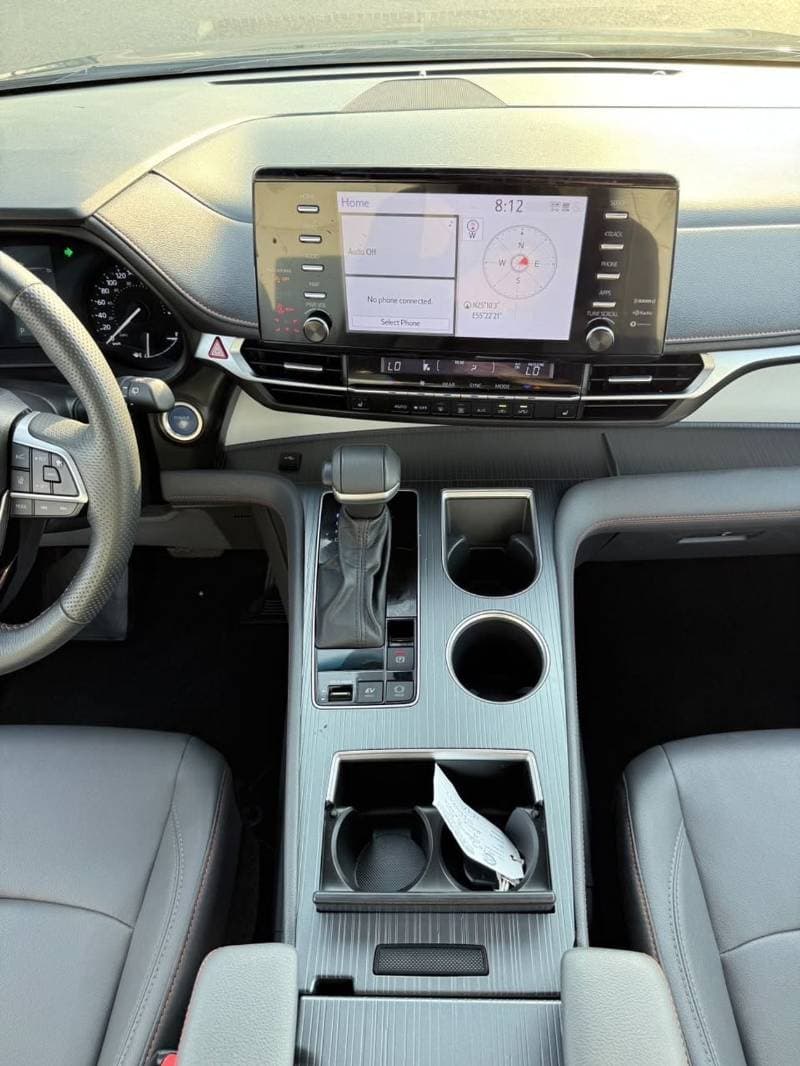 2023 Toyota Sienna XLE thumbnail 7