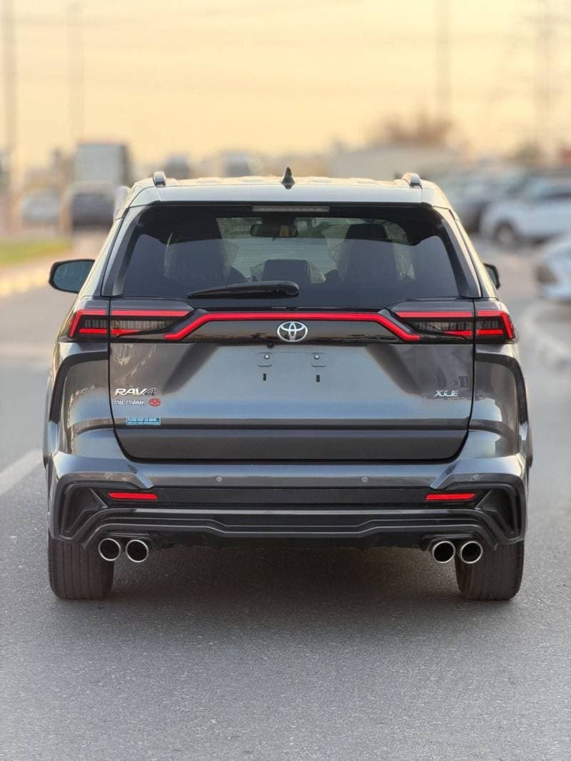 2023 Toyota RAV4 XLE thumbnail 4