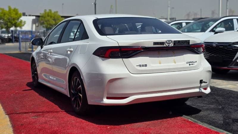 2026 Toyota Corolla XLI HEV thumbnail 4