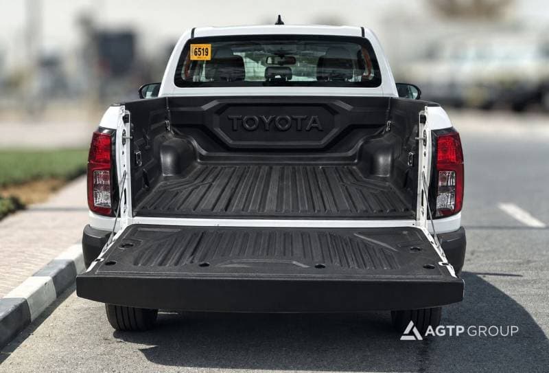 2027 Toyota Hilux GL thumbnail 5
