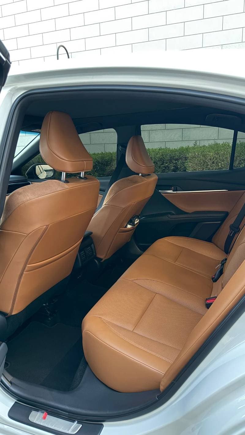 2025 Toyota Camry GLE thumbnail 8