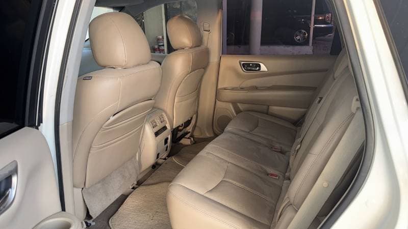 2013 Nissan Pathfinder SV thumbnail 3
