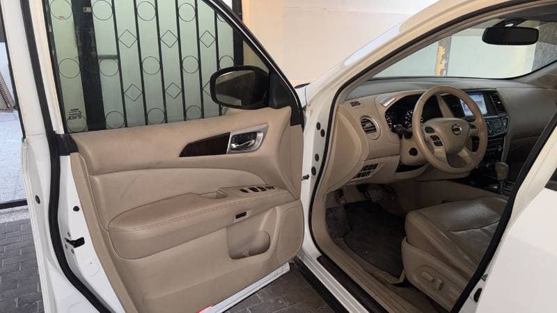 2013 Nissan Pathfinder SV thumbnail 5