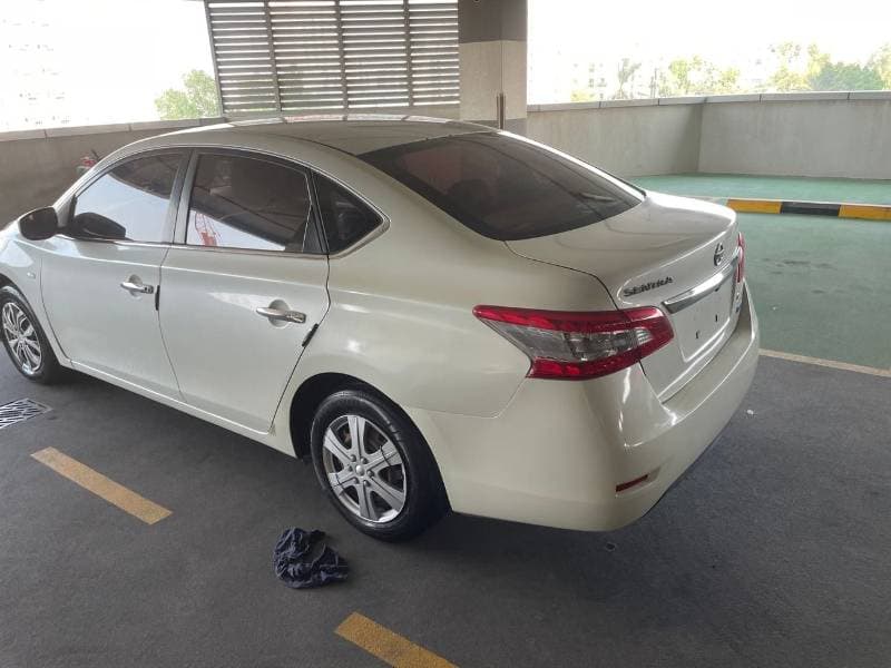 2016 Nissan Sentra SL thumbnail 6