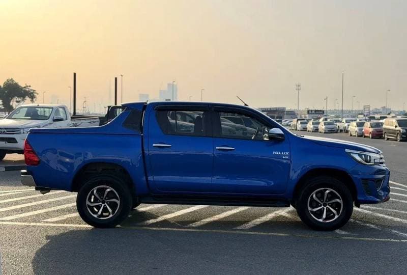 2018 Toyota Hilux TRD thumbnail 3