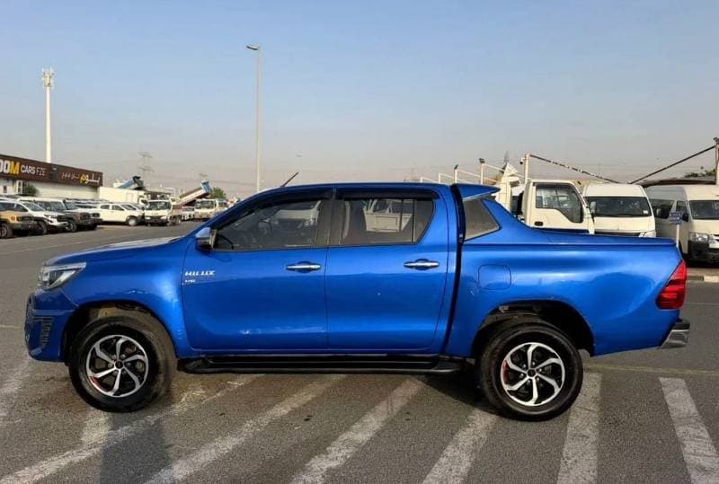 2018 Toyota Hilux TRD thumbnail 4