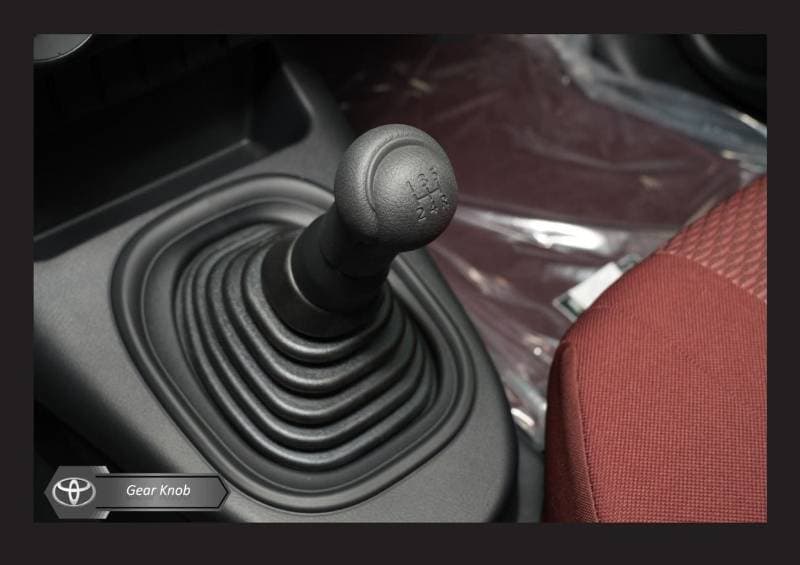 2026 Toyota Hilux GL thumbnail 7
