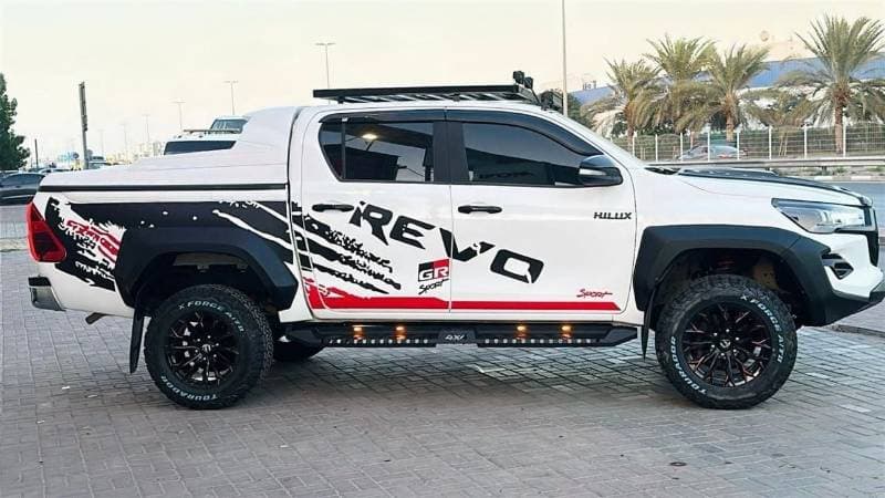 2017 Toyota Hilux GLX thumbnail 3