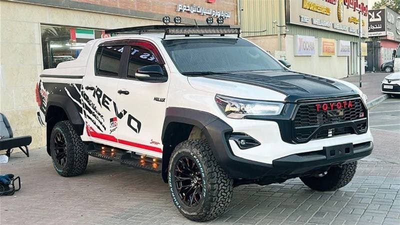 2017 Toyota Hilux GLX thumbnail 2