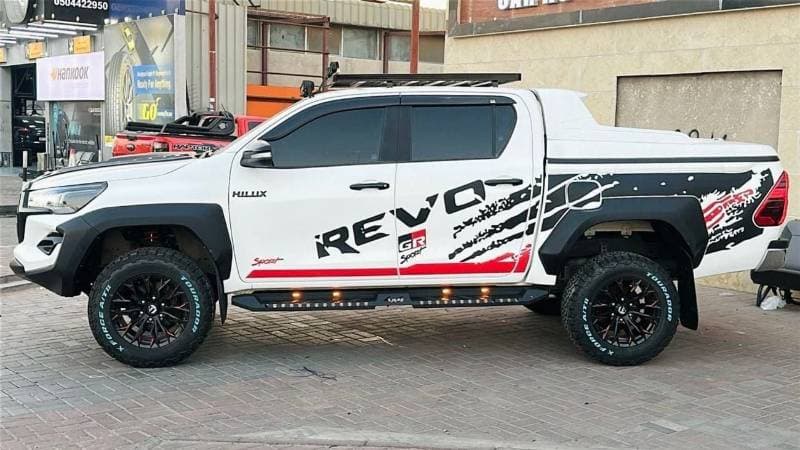 2017 Toyota Hilux GLX thumbnail 4
