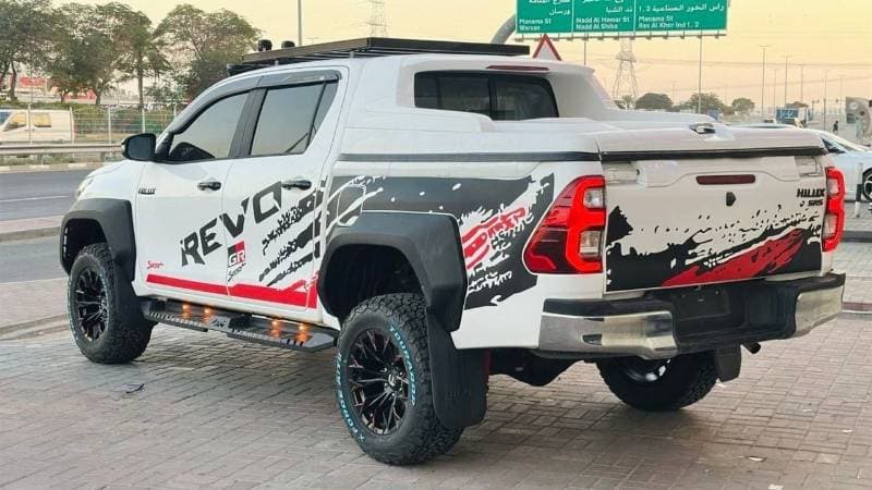 2017 Toyota Hilux GLX thumbnail 5