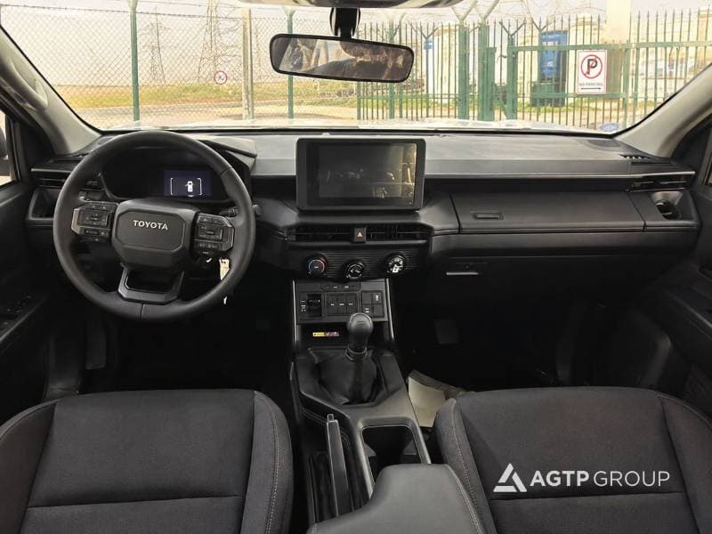 2026 Toyota Hilux DX thumbnail 6