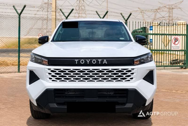 2026 Toyota Hilux DX thumbnail 2