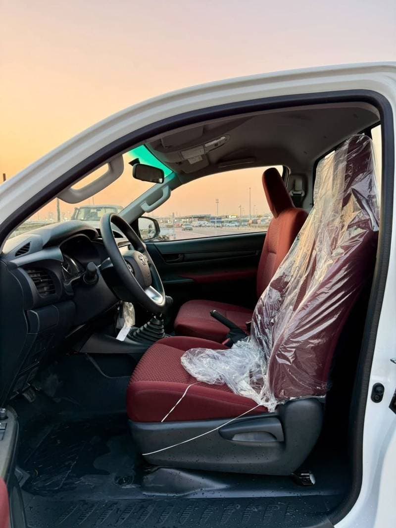 2026 Toyota Hilux GLX thumbnail 4