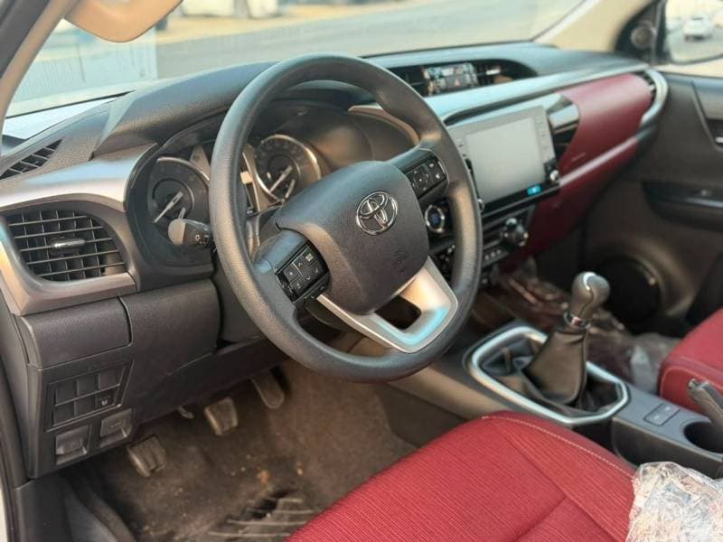 2026 Toyota Hilux GLX thumbnail 7
