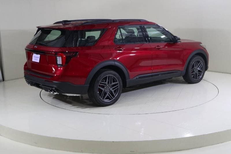 2025 Ford Explorer ST thumbnail 8