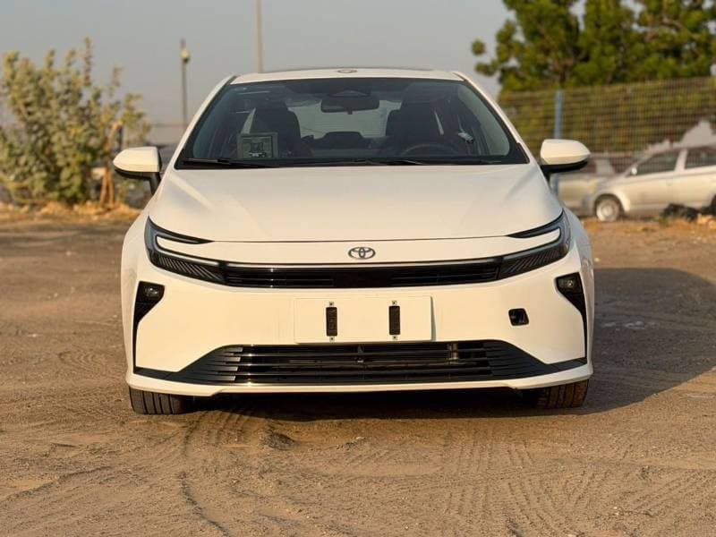 2026 Toyota Corolla XLI HEV thumbnail 2